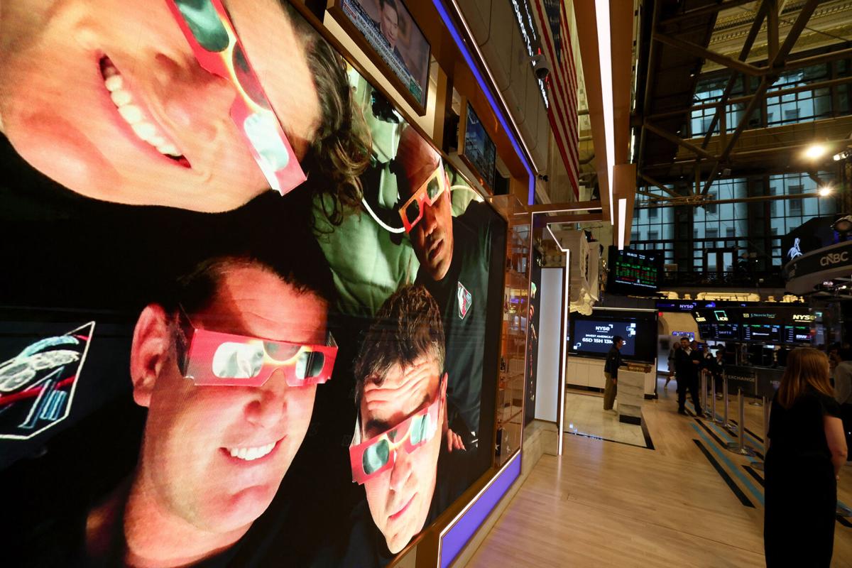 Stocks hit record at end of best month since 2020