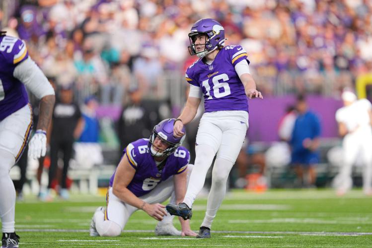 FOOTBALL-NFL-MIN-MIA/