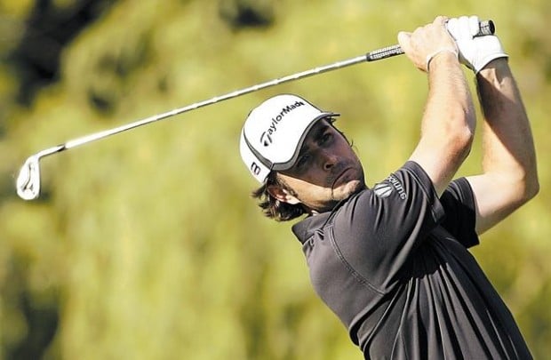 Stellar putting helps Goggin take a 1-shot lead  