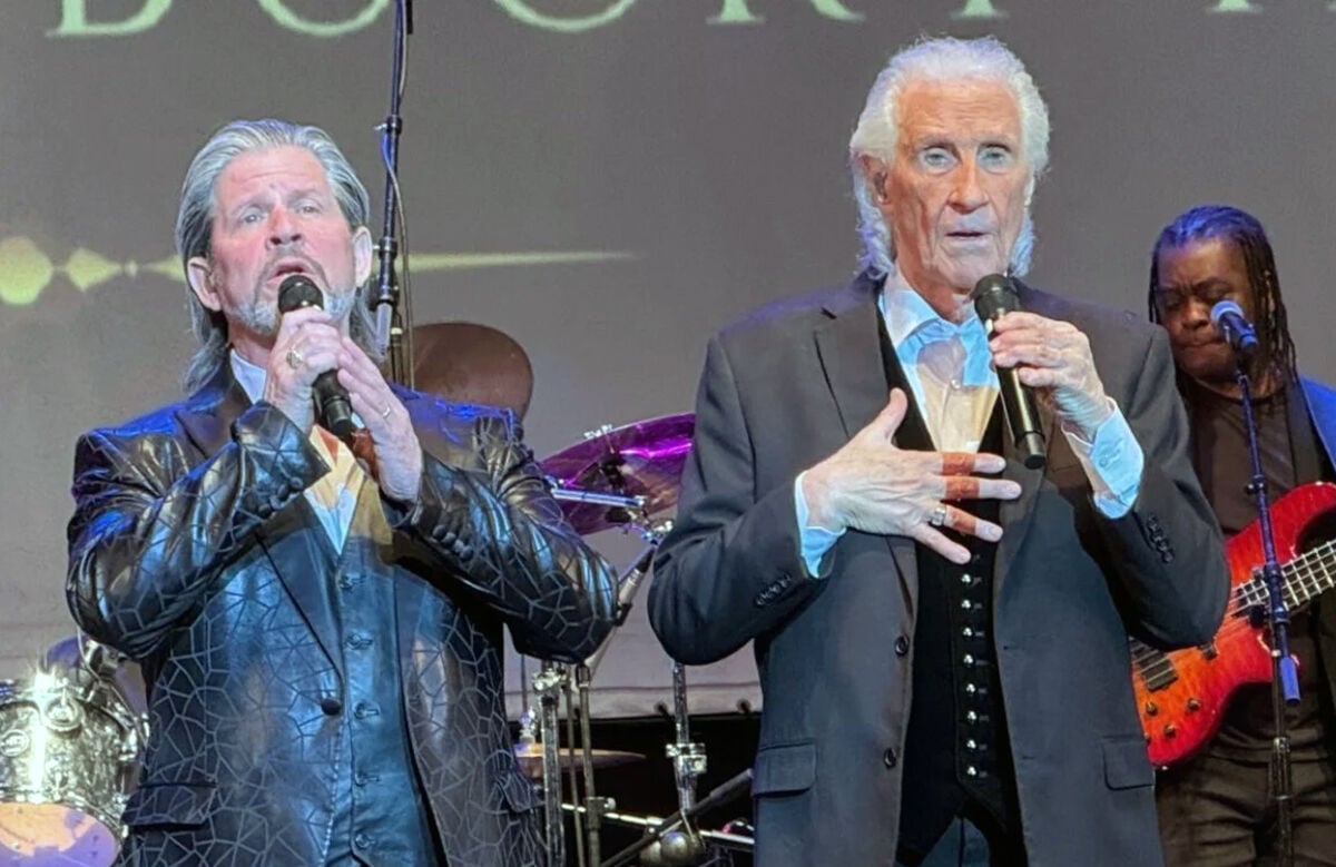 No tears, lots of laughs at Righteous Bros. ֱ farewell