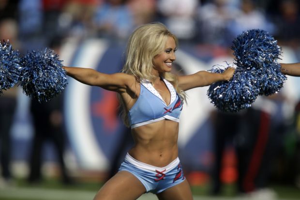 Nude cheerleader abs