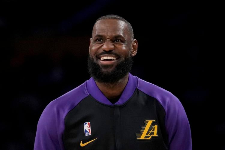 LeBron James applauds son's University of Arizona commitment