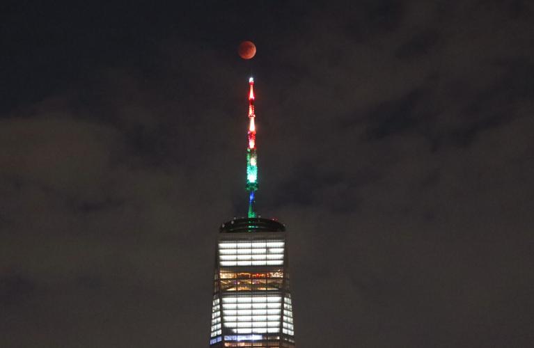 Total lunar eclipse creates dazzling 'blood moon'