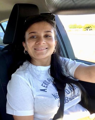 Lesli in car