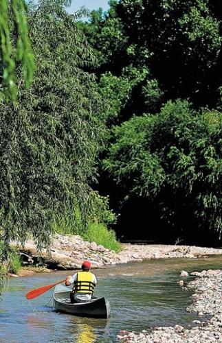 Can you really 'navigate' the Santa Cruz River?  