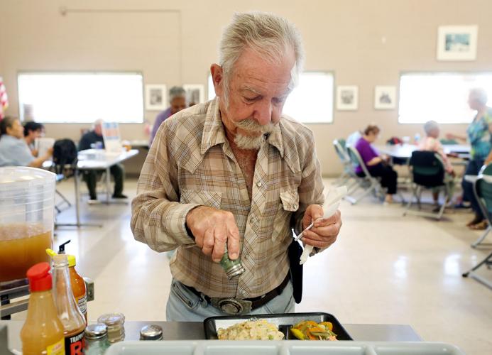 Several free meal sites for ֱ seniors to close