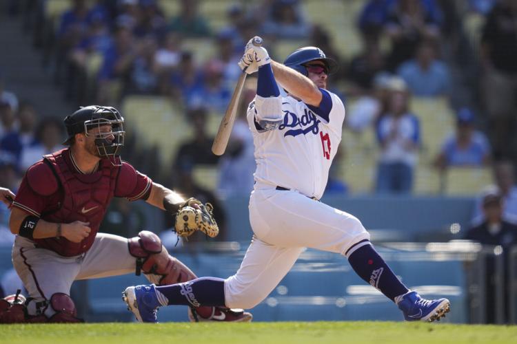 Dodgers win in 12th on bases-loaded walk, Muncy homers twice to