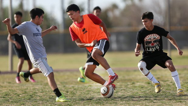 high-school-boys-soccer-flowing-wells-senior-makes-game-look-easy