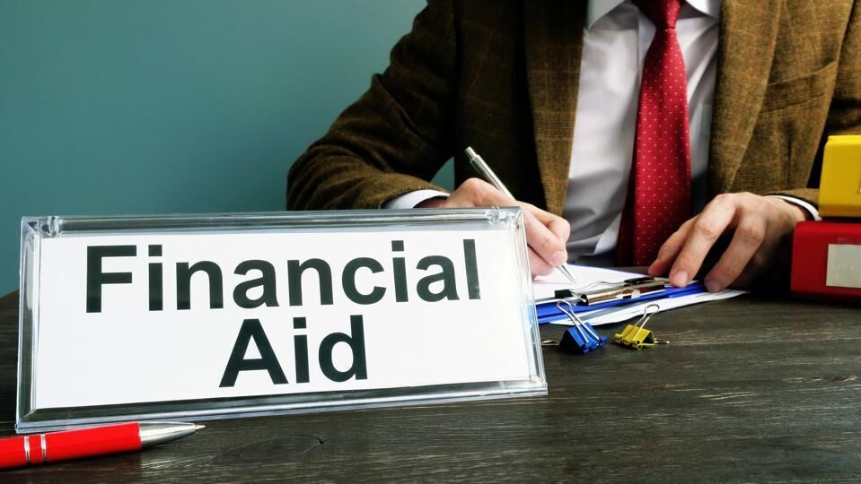 FAFSA Income Limits 2022: Are You Eligible For Student Aid?