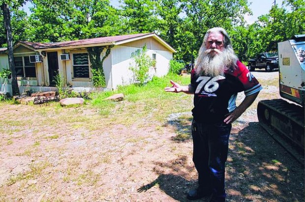 Veterans' peaceful colony in a wrangle  