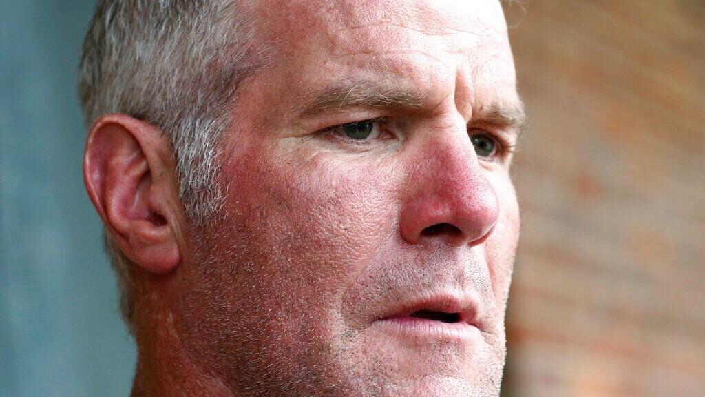 Favre sues auditor, sportscasters in defamation case
