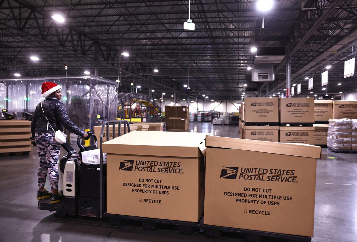 Amazon reaches US Postal Service deal for 1 billion packages