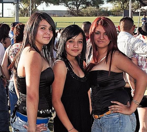 Cañonazo musical de La Caliente 102.1 FM  
