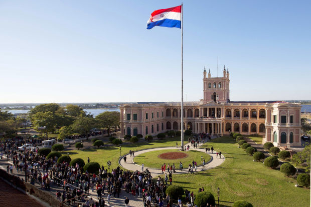 Paraguay: aristocrático palacio recibe al pueblo    