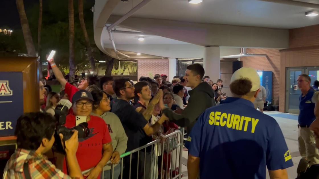 Arizona basketball's Kharchenkov connects with fans after Elite Eight win at McKale Center