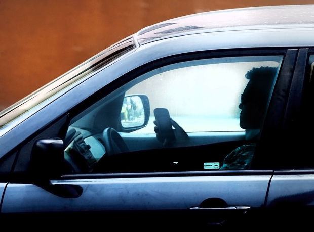 Oro Valley to consider texting-while-driving ban