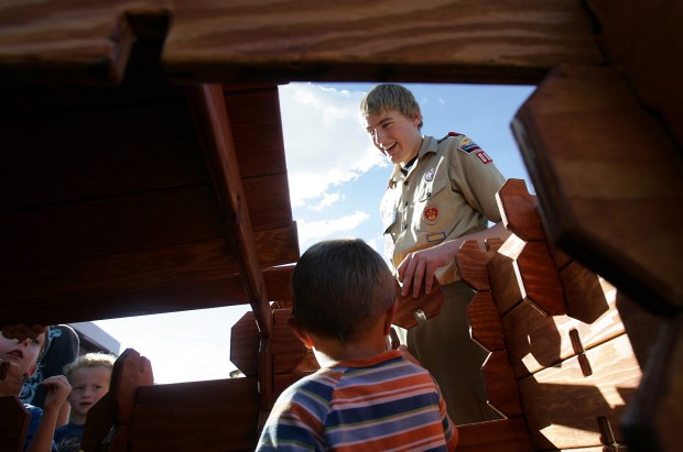 Scout crafts big toys for children   