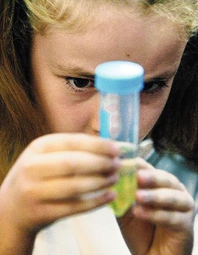 Science wows Manzanita crowd  
