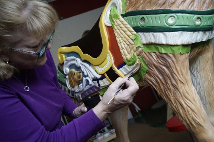 1009114674-carousel-hors23