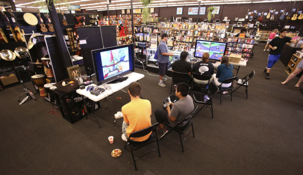 At retro party, fans power up early video games    