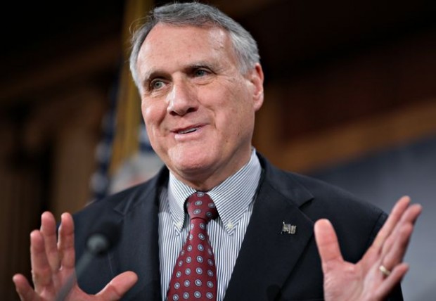 Kyl warns Obama administration against firing CEOs at banks  