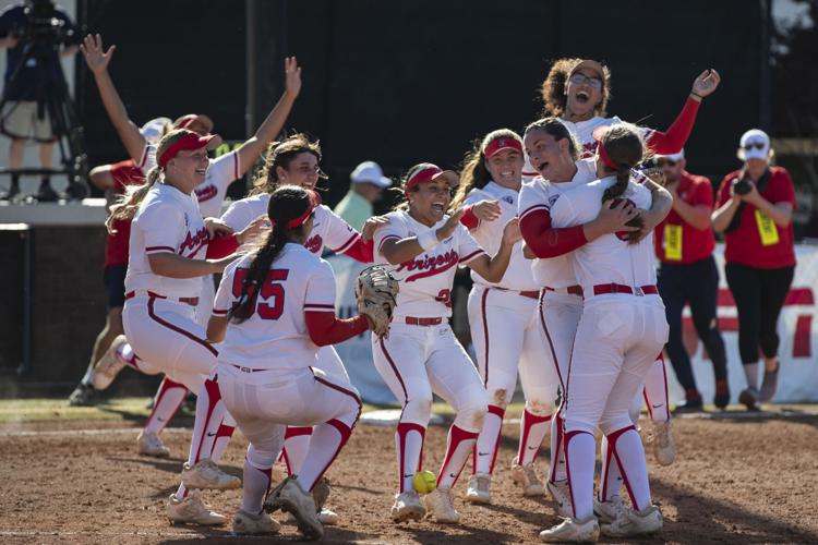 060122-tuc-spt-uasoftball-p1