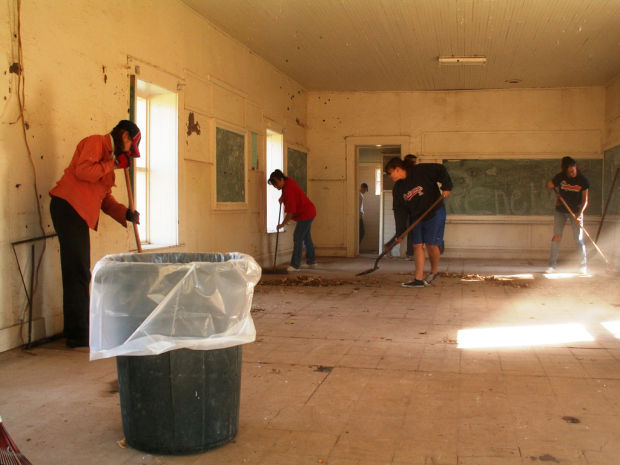 Lochiel Schoolhouse