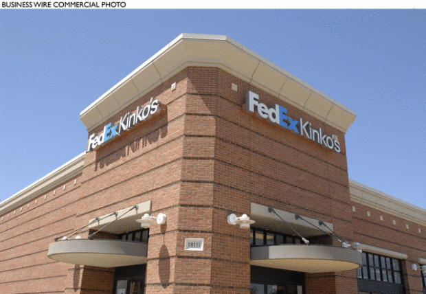 FedEx Kinko s opens first smaller store