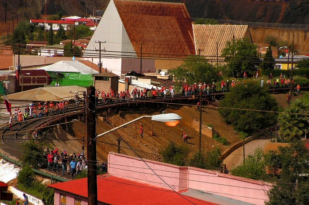 Unrest hits 2 Son. mining towns   