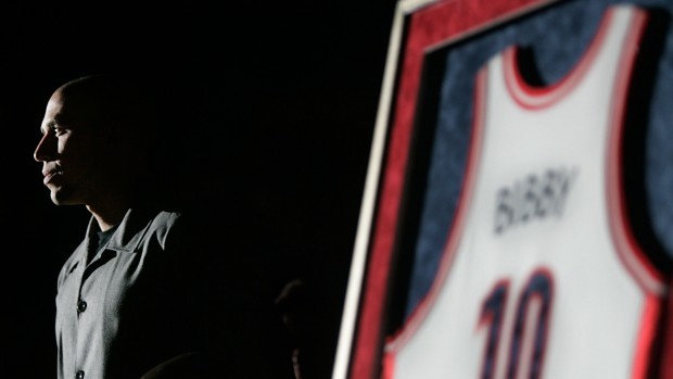 Nov. 11, 2004: Arizona retires Mike Bibby's #10 jersey