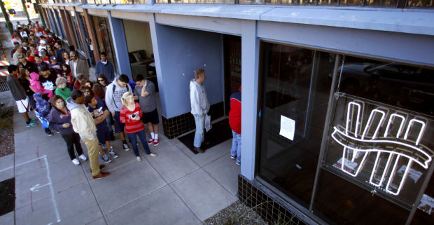 Derrick Williams fans line up in Tucson