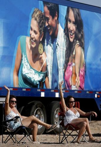 Review: Neal McCoy raps, rocks and rolls at Country Thunder  