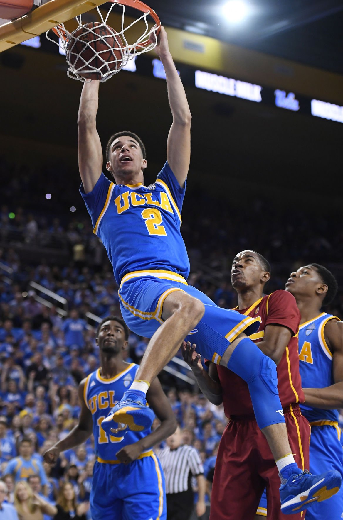 lonzo ball dunk