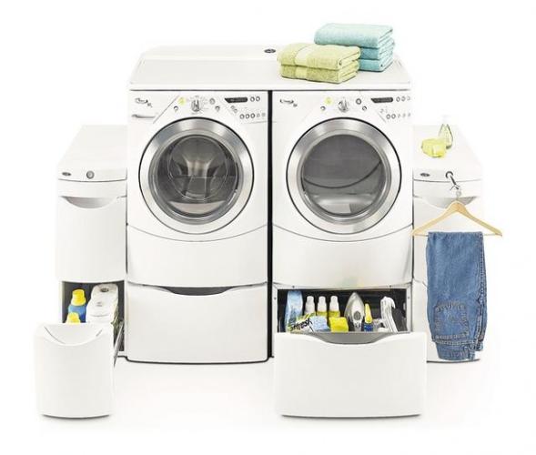 Front-loaders move ahead  