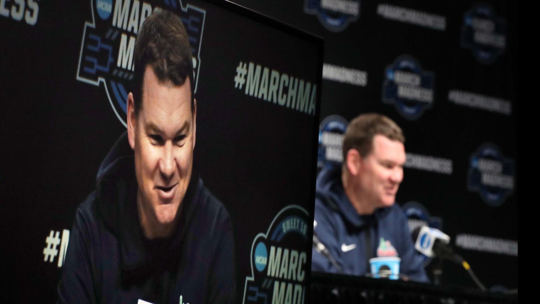 Regents voting today on Tommy Lloyd's new contract; UA coach would make  nearly $4M per year