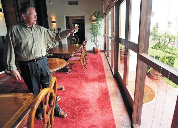 Hosts in Tucson floating on the thrill of Bush visit  