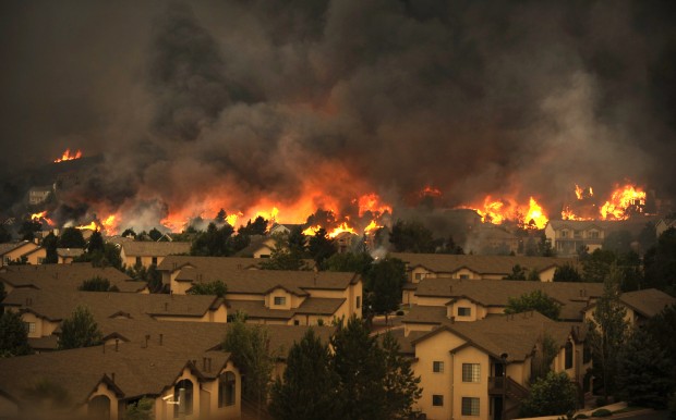 Colorado wildfires forces thousands to flee