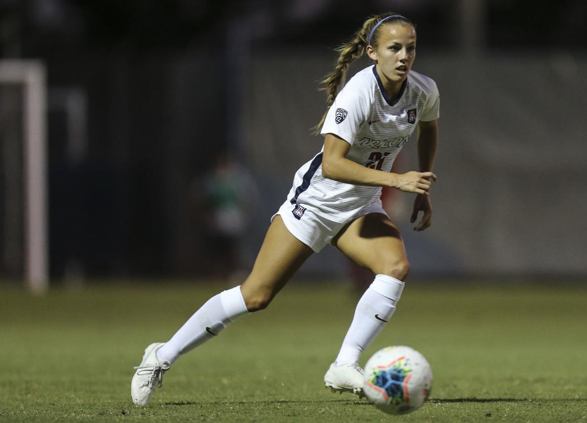 Competitive upbringing propels Wildcats midfielder Iliana Hocking