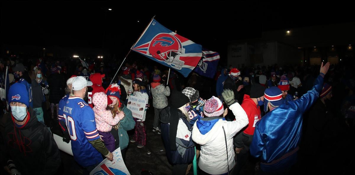 Thousands of adoring fans greeted the Bills at the airport after winning the AFC East title (copy)