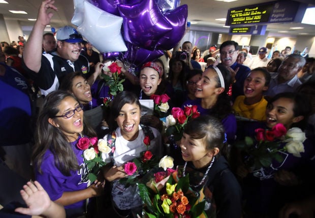 Sunnyside Little League softball team arrives home