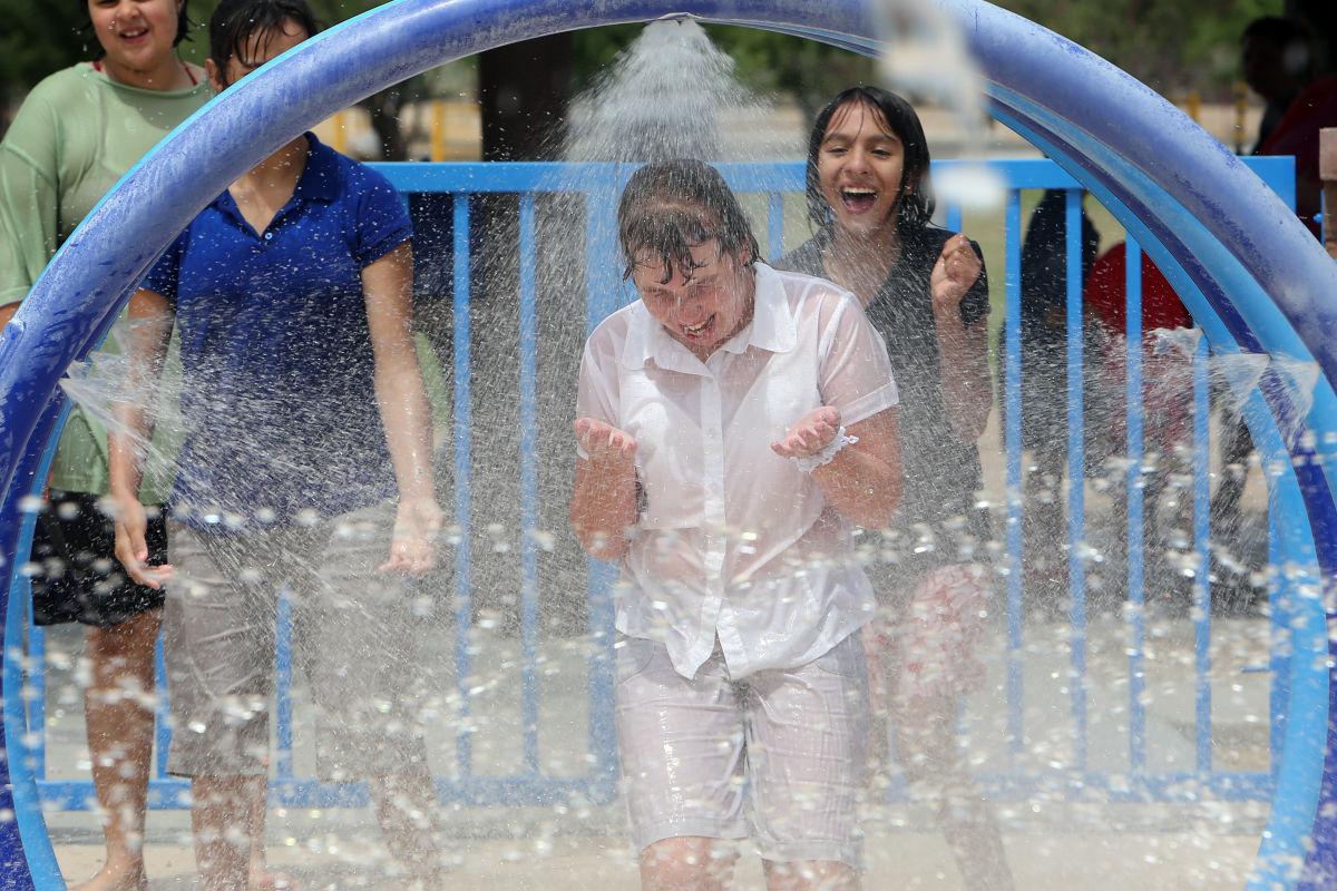 Take the kids to these Tucson area splash pads to do