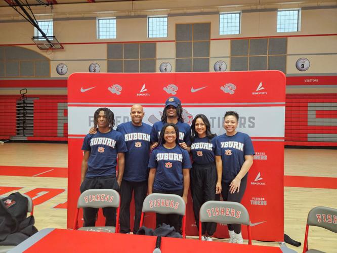 Jason Gardner Jr. made his commitment to Auburn on Monday. Pictured here with his family.