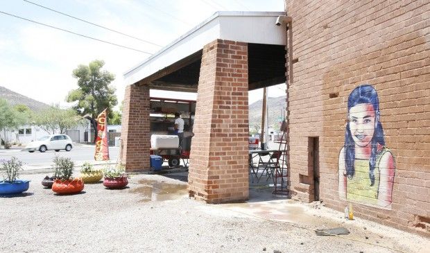 Neto's Tucson: 2 faces on west-side wall are quiet, tragic reminder