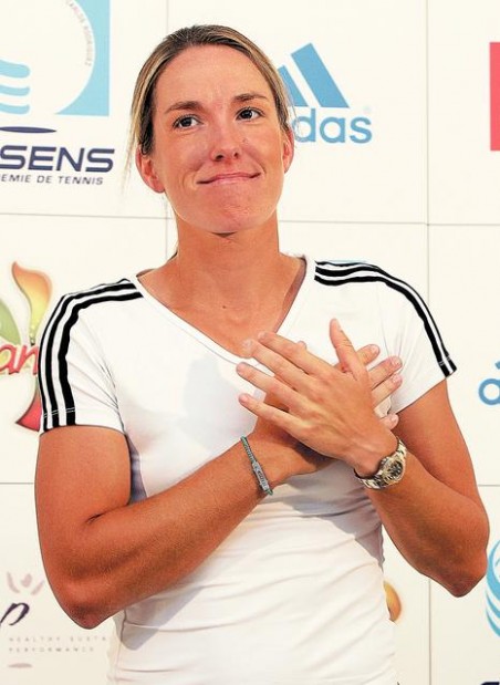 Going out on top: Henin announces retirement  