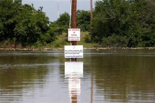 Swollen rivers cause Texas cities to worry about flooding