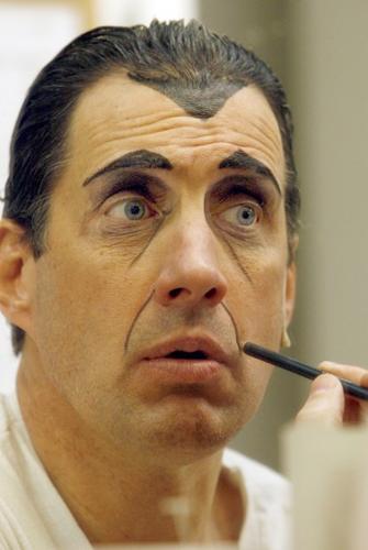 Theater's latest spoof shines light on the undead   