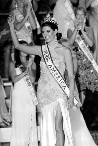 Mrs. Wyoming wins title; snakebit entrant takes 1st runner-up  