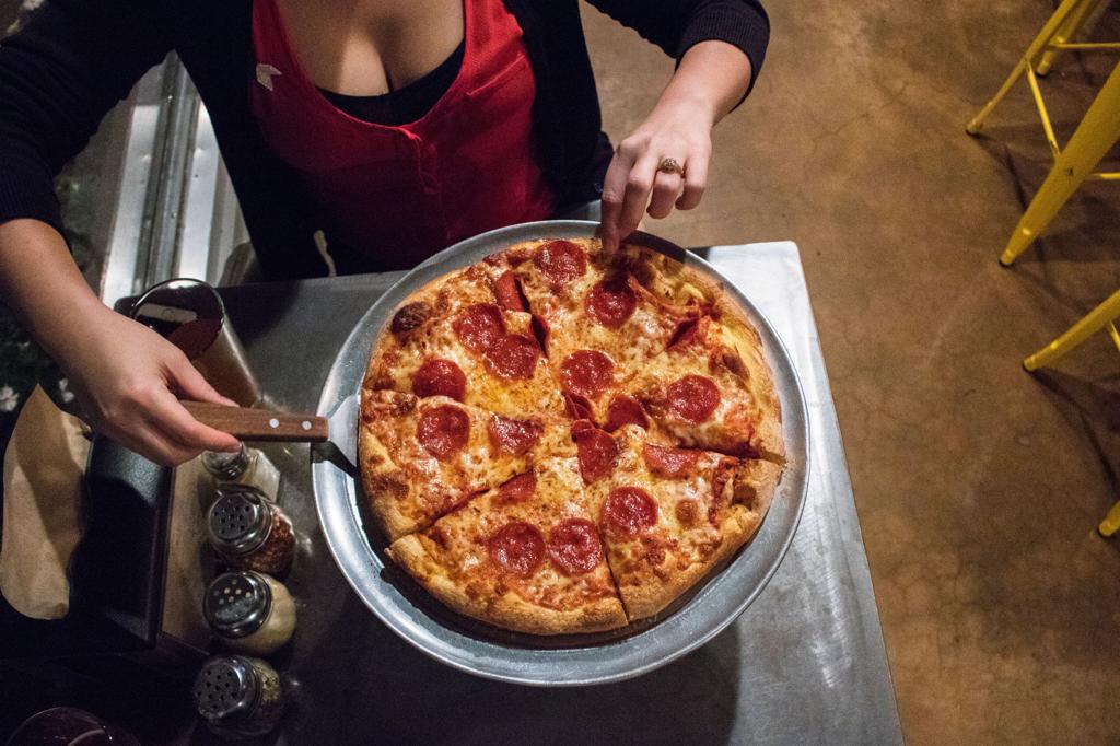 A Team Of Pizza Experts Found The Best New York Slice In Tucson Eat Tucson Com
