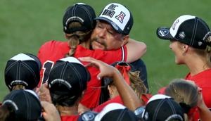 Greg Hansen: Arizona softball team's troubles fly away with trip to WCWS