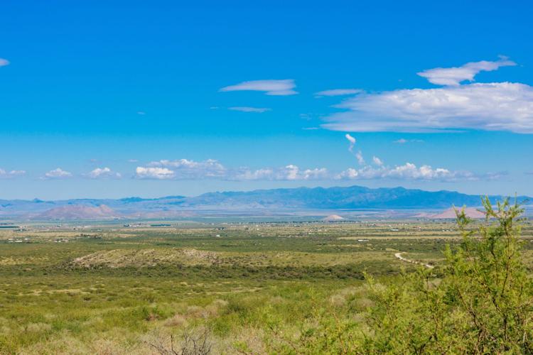 Apache tribe buys back Arizona land